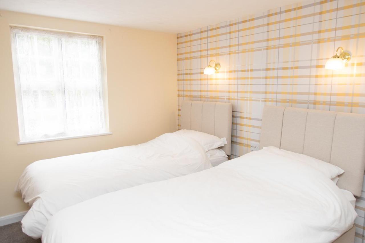 The Unicorn Inn Newton Solney ภายนอก รูปภาพ