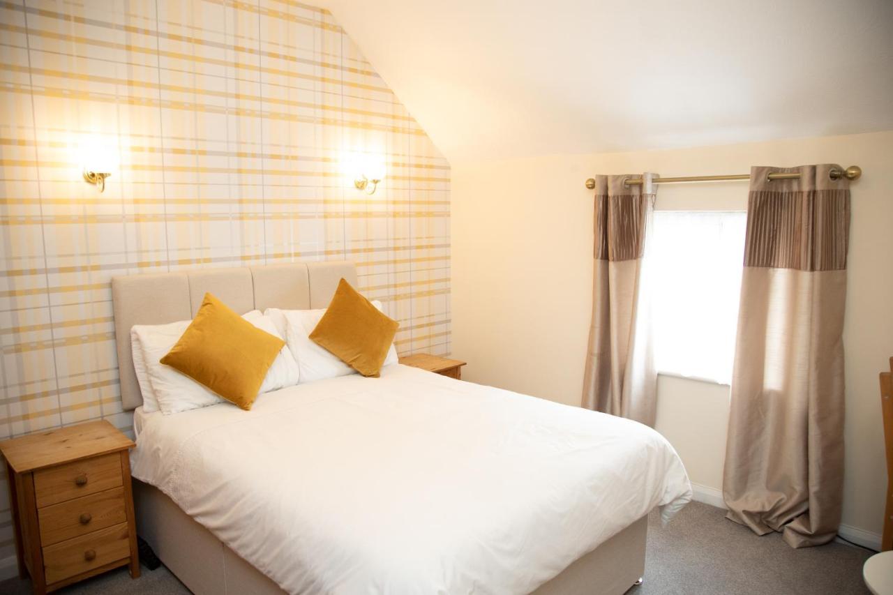 The Unicorn Inn Newton Solney ภายนอก รูปภาพ