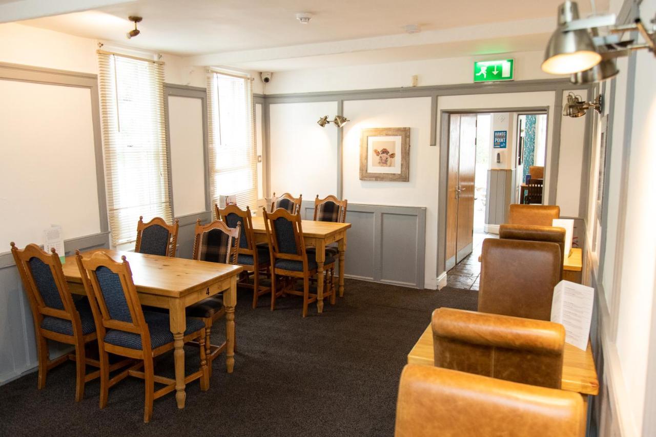The Unicorn Inn Newton Solney ภายนอก รูปภาพ
