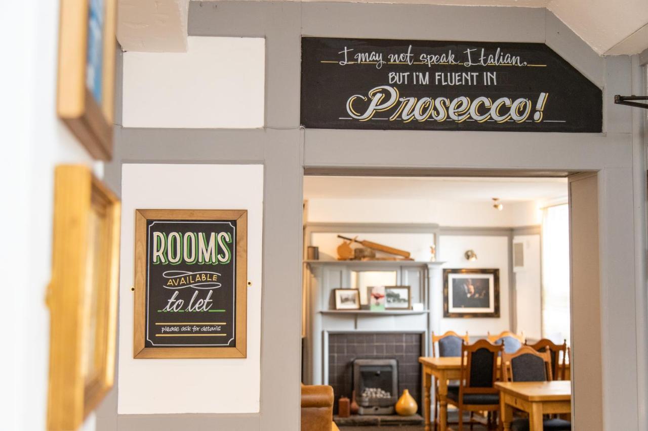 The Unicorn Inn Newton Solney ภายนอก รูปภาพ