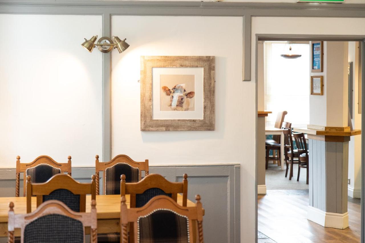 The Unicorn Inn Newton Solney ภายนอก รูปภาพ