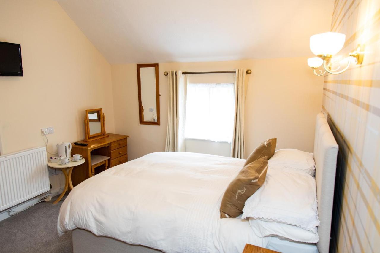 The Unicorn Inn Newton Solney ภายนอก รูปภาพ