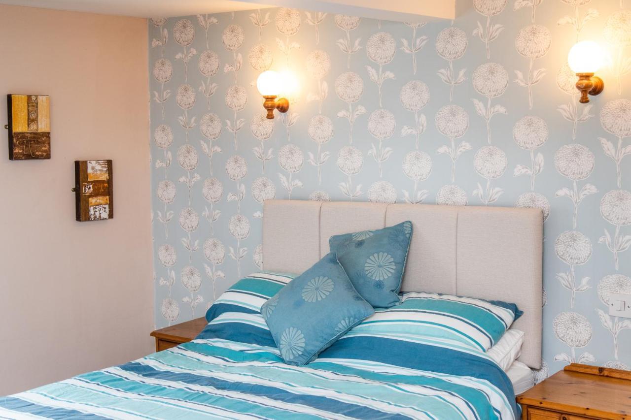 The Unicorn Inn Newton Solney ภายนอก รูปภาพ