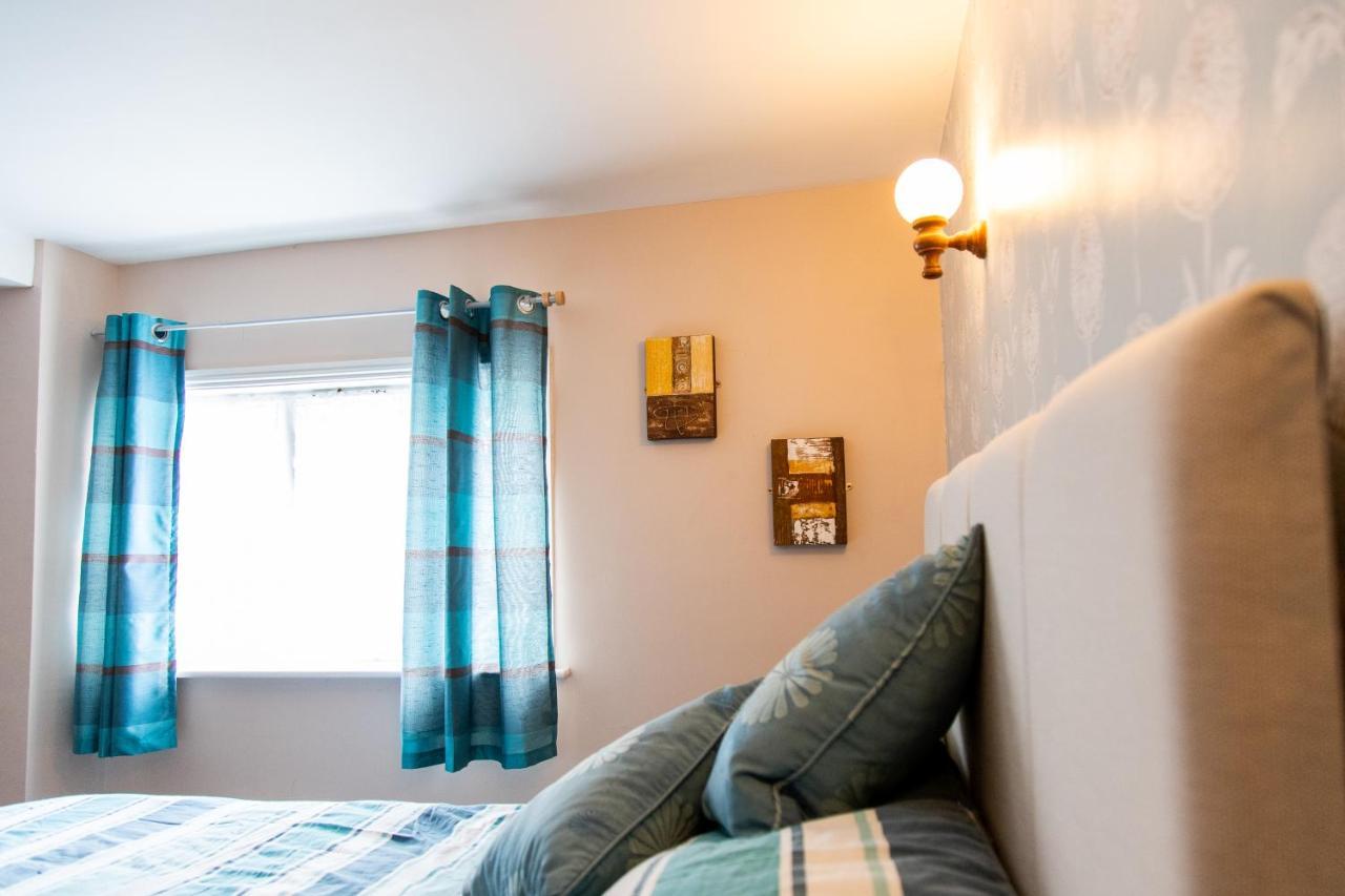 The Unicorn Inn Newton Solney ภายนอก รูปภาพ