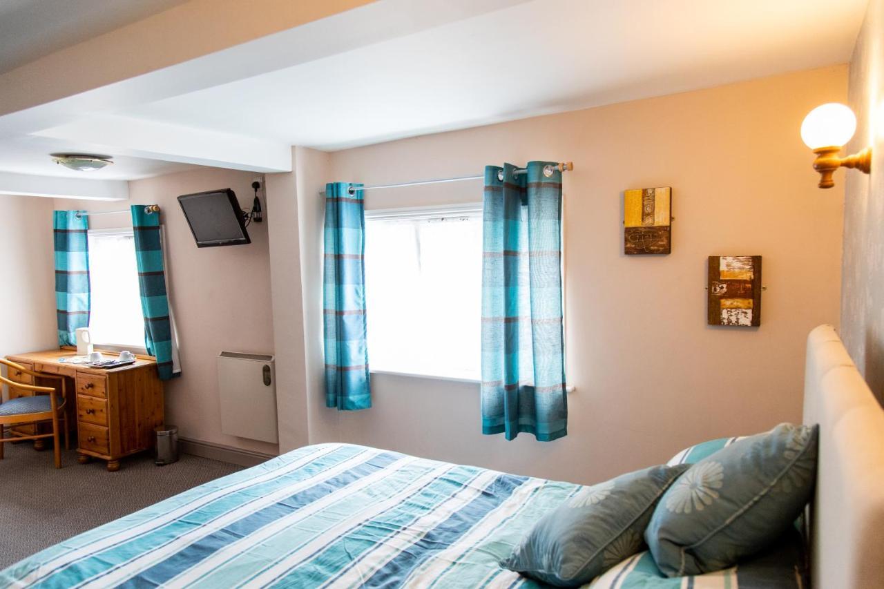 The Unicorn Inn Newton Solney ภายนอก รูปภาพ