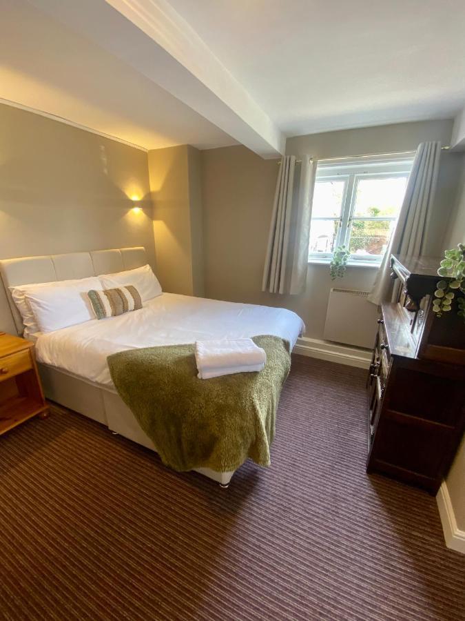 The Unicorn Inn Newton Solney ภายนอก รูปภาพ