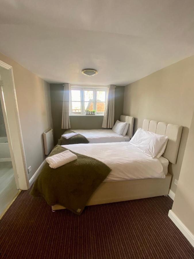 The Unicorn Inn Newton Solney ภายนอก รูปภาพ