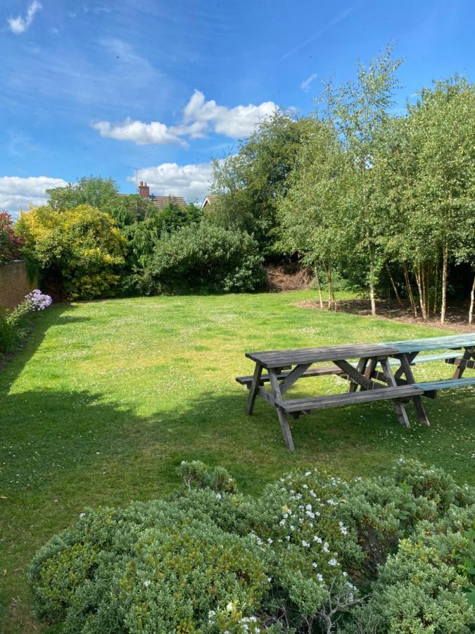 The Unicorn Inn Newton Solney ภายนอก รูปภาพ