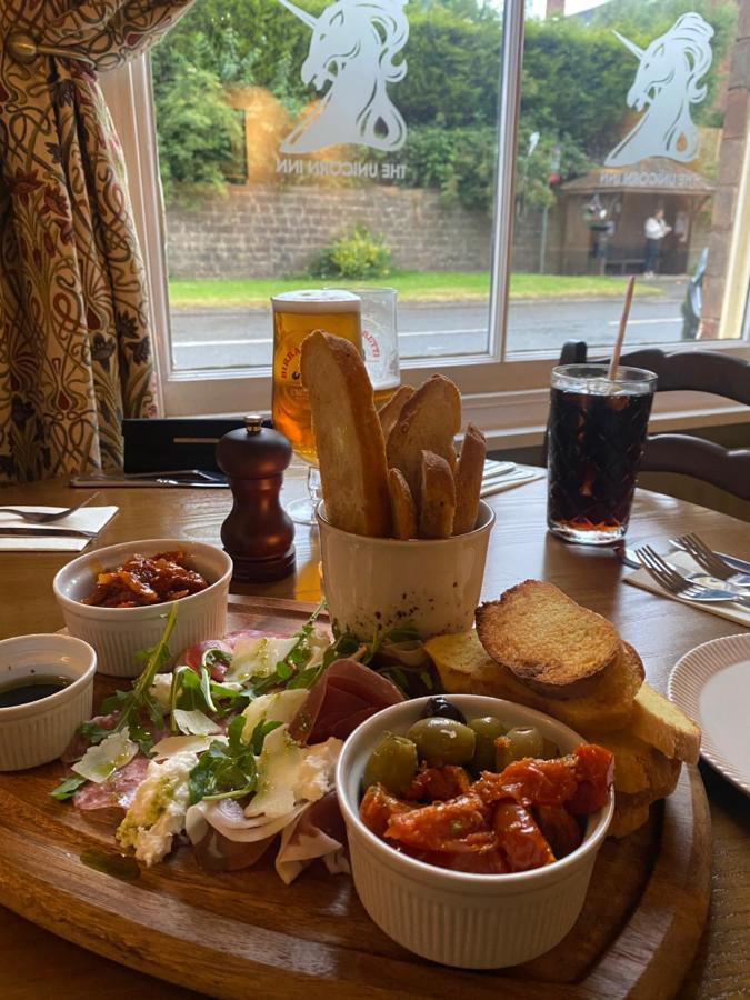 The Unicorn Inn Newton Solney ภายนอก รูปภาพ