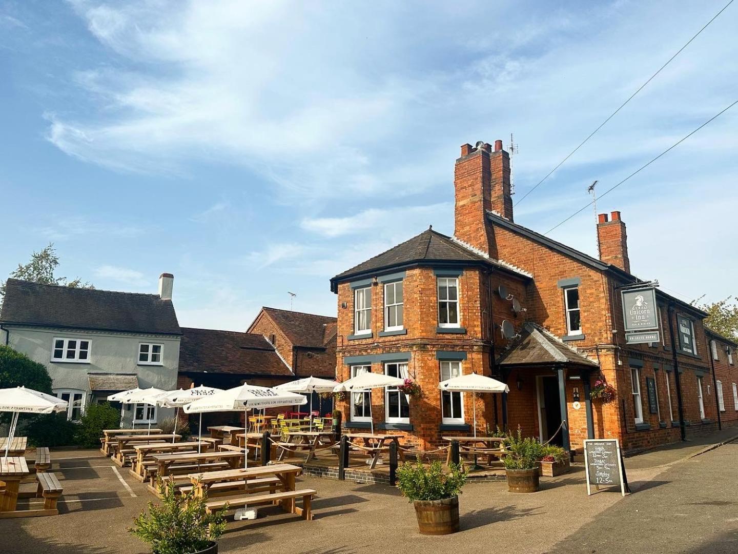 The Unicorn Inn Newton Solney ภายนอก รูปภาพ