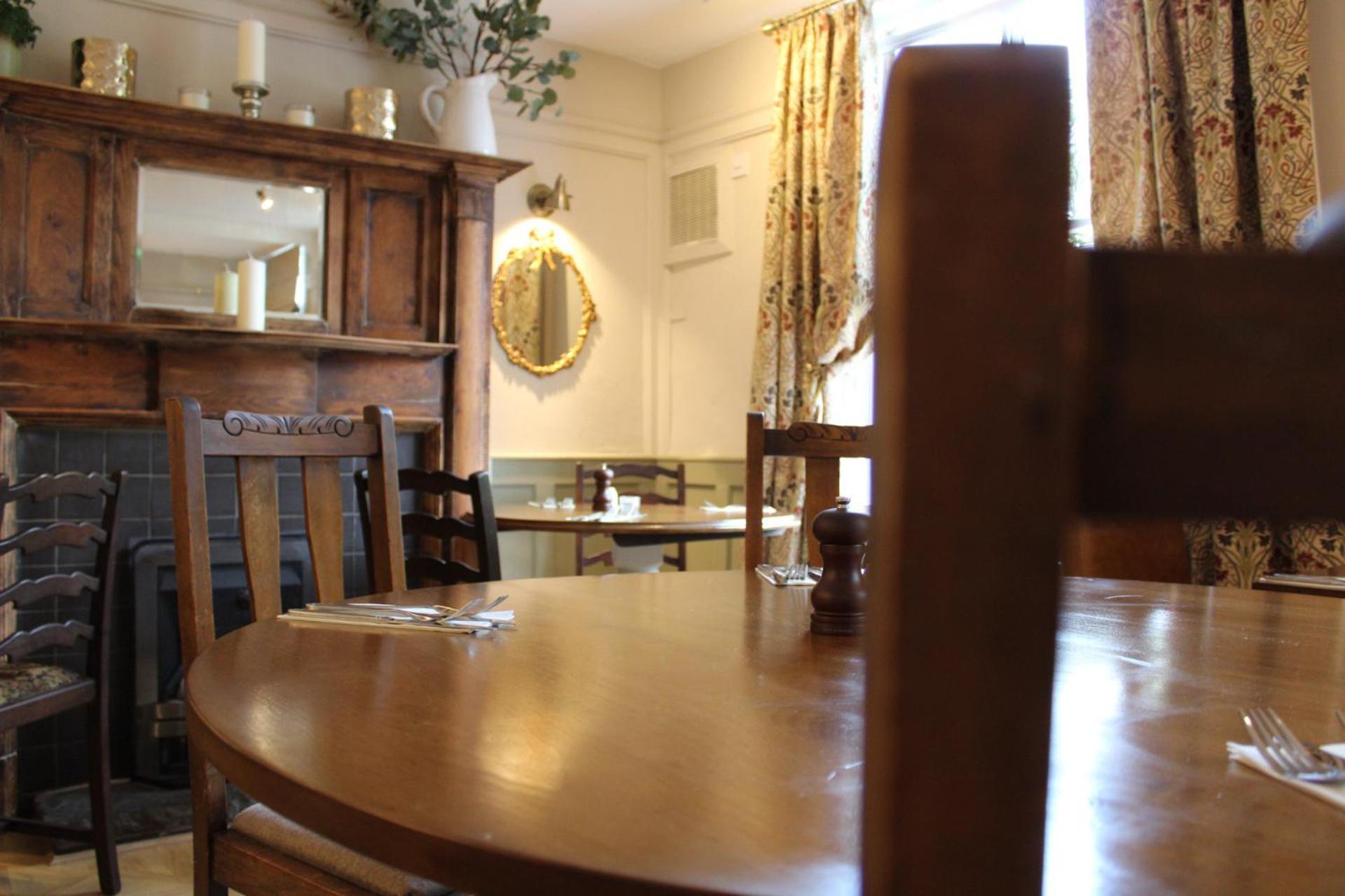 The Unicorn Inn Newton Solney ภายนอก รูปภาพ