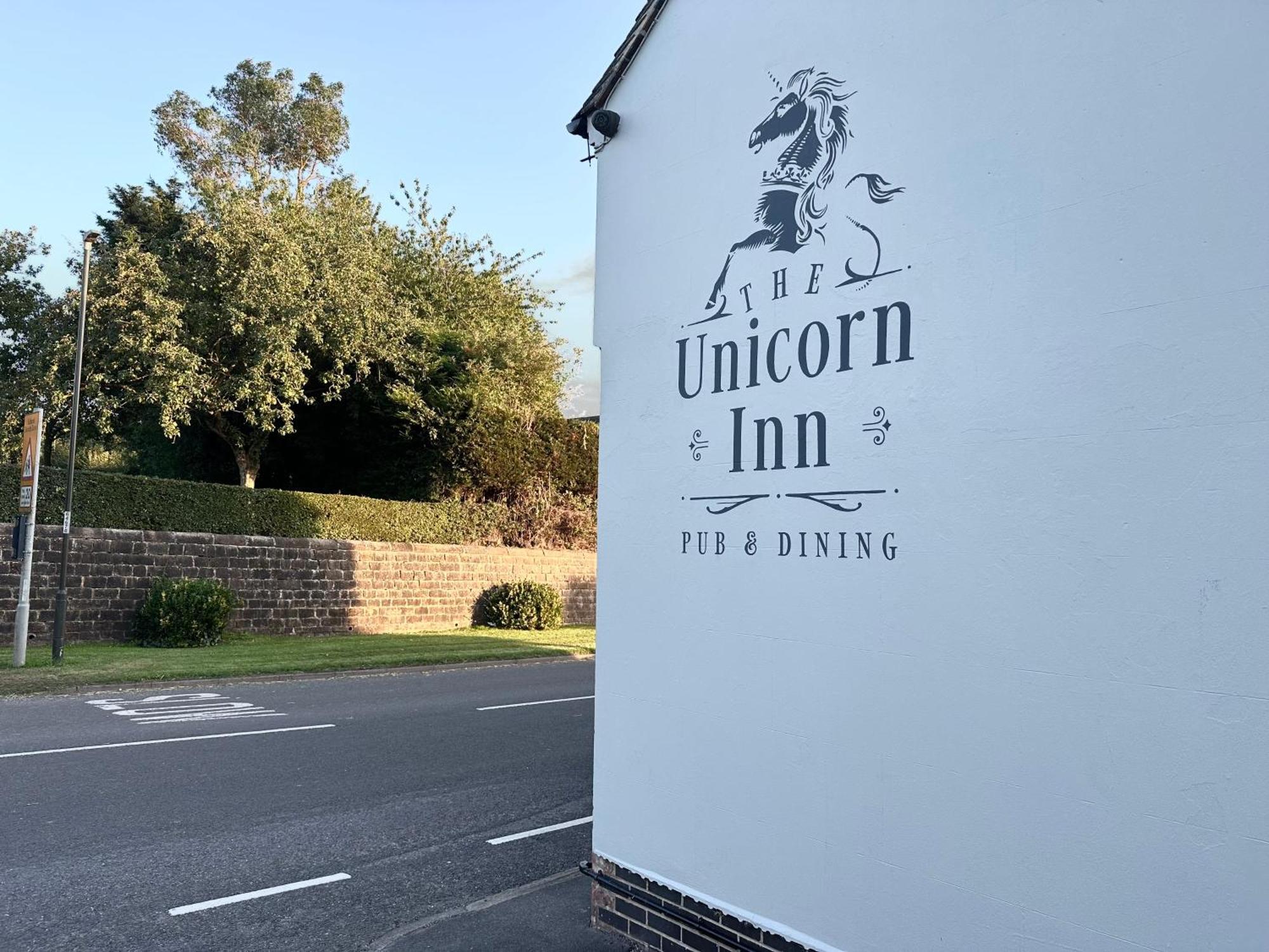 The Unicorn Inn Newton Solney ภายนอก รูปภาพ