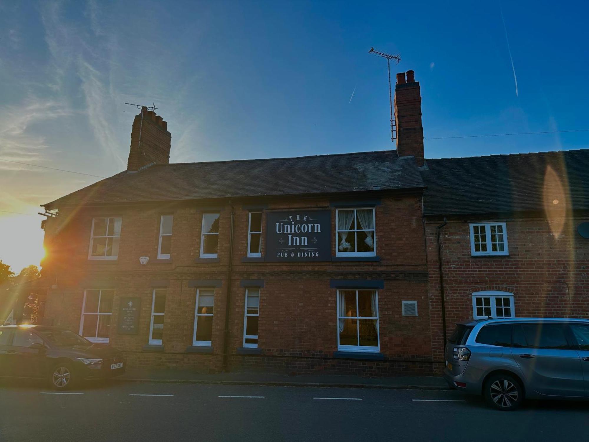 The Unicorn Inn Newton Solney ภายนอก รูปภาพ