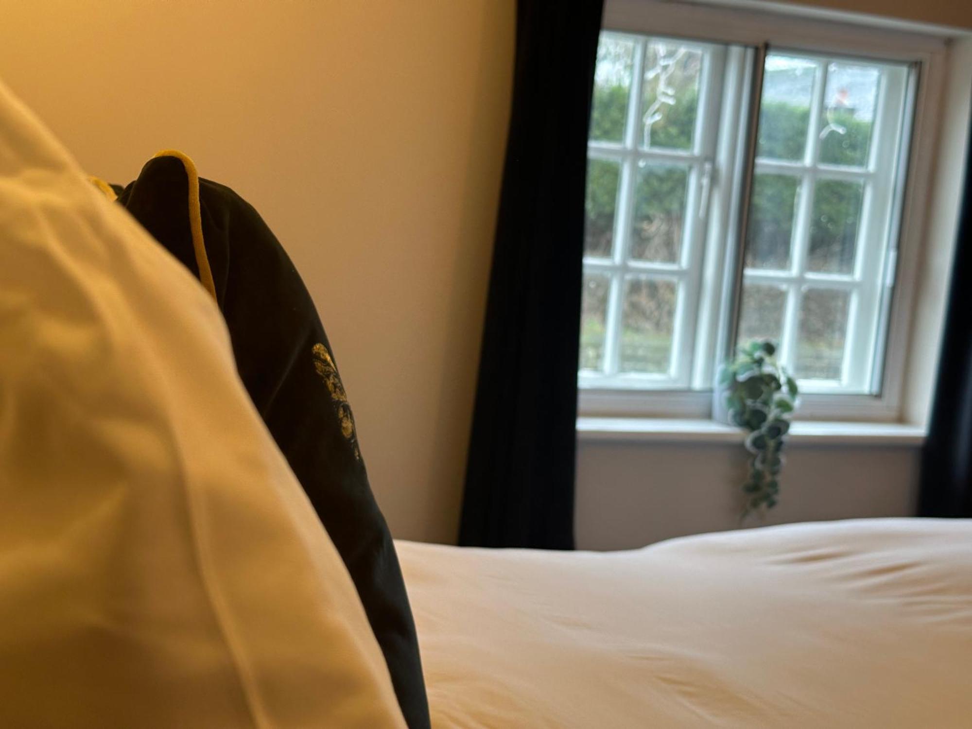 The Unicorn Inn Newton Solney ภายนอก รูปภาพ