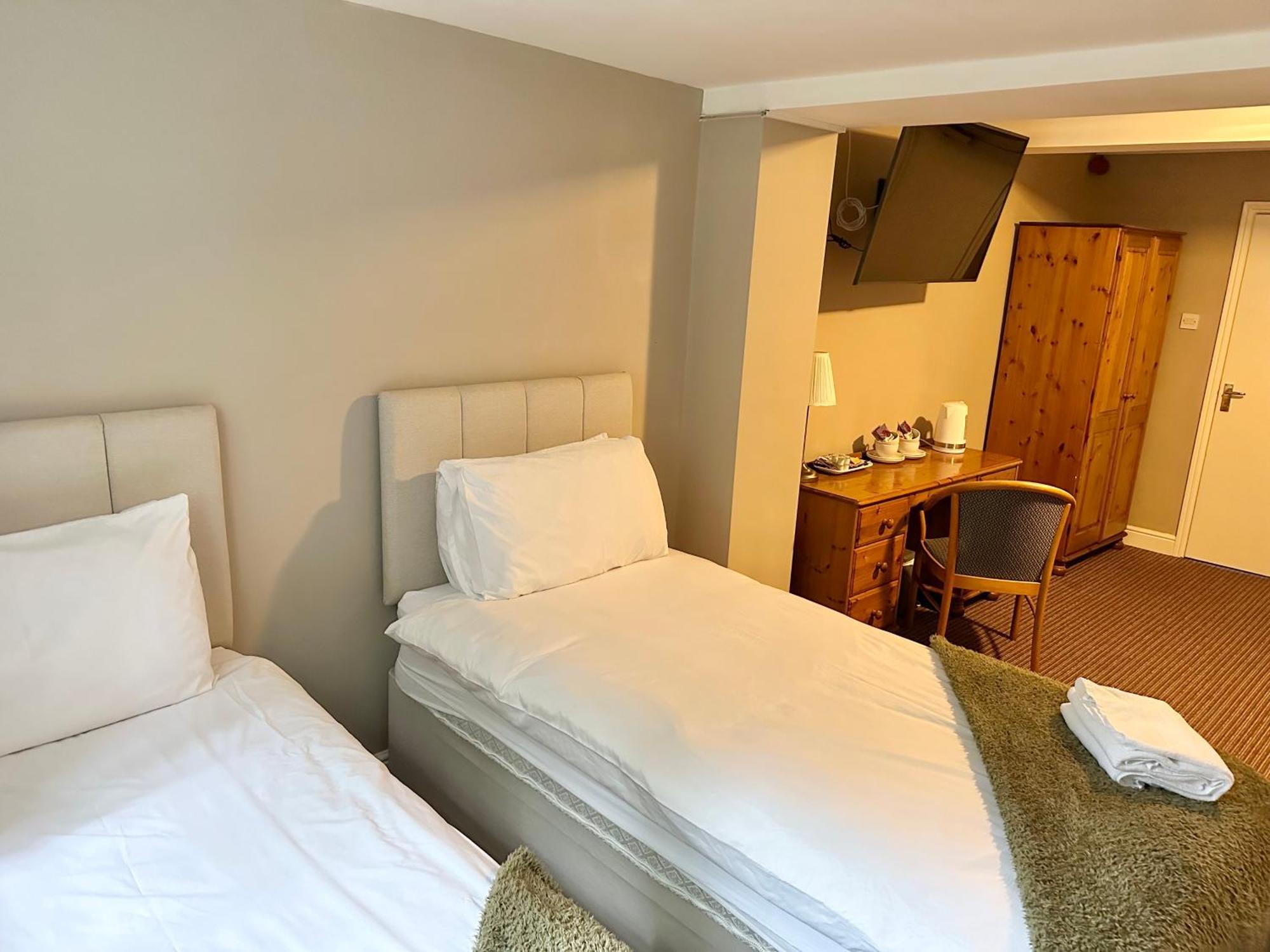 The Unicorn Inn Newton Solney ภายนอก รูปภาพ