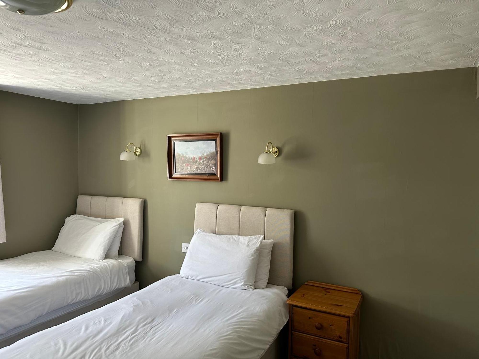 The Unicorn Inn Newton Solney ห้อง รูปภาพ